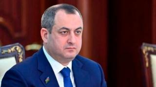 Adil Əliyev bu xanımları işdən çıxardı  