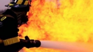 Ağdaşda birmərtəbəli ev yanıb 