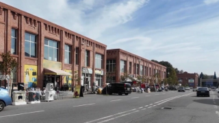 Gəncədə avtobusların yolu dəyişdi, bazarın işi iflic oldu - VİDEO