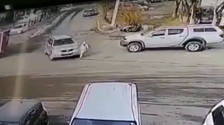 Yola qaçan azyaşlı maşının altında belə qaldı  - VİDEO