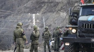 “Hraparak”:  “Rusiyalı sülhməramlılar Qarabağın erməni sakinlərini biznes obyektinə çeviriblər”