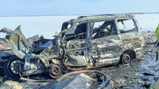 В России три машины столкнулись и сгорели, пять человек погибли