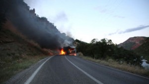 Lənkəranda "Azərişıq" ASC-yə məxsus avtomobili yandırdılar