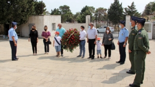 Müdafiə Nazirliyinin nümayəndə heyəti hərbi pilotun məzarını ziyarət edib - FOTO 