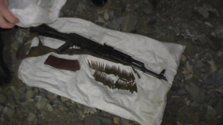 Şəmkir sakinində narkotik və “Kalaşnikov”  aşkarlanıb  - FOTO