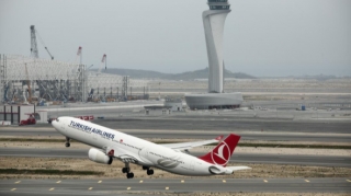 32 yaşlı qadın aeroportda özünü öldürdü   - FOTO