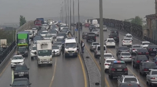 20 Yanvar dairəsi istiqamətində iki qəza baş verib, tıxac yaranıb  - FOTO