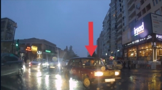 В Хырдалане водитель нарушил правила пересечения перекрестка - 20-EB-307 - ВИДЕО 