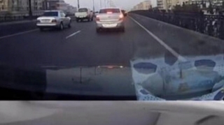 Bakıda Çin maşınının təhlükəsizlik funksiyası qəzaya səbəb oldu - VİDEO