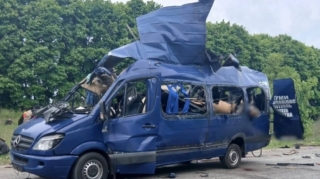 Sərnişin avtobusuna hava zərbəsi endirildi, ölənlər var 