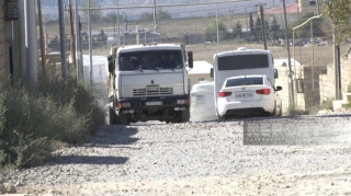 Masazırda yolun baxımsız olması sakinlərə problem yaradıb  - FOTO