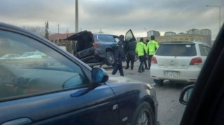 Abşeronda "Lexus" "Kia" ilə toqquşdu:  ortaya bu mənzərə çıxdı - FOTO  - FOTO