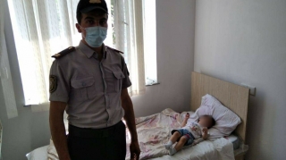 Polis suda boğulan azyaşlını xilas etdi - FOTO 