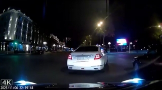 Yolayrıcında sürücüdən təhlükəli manevr: Düzünə gedənlərə qəza riski yaratdı - VİDEO