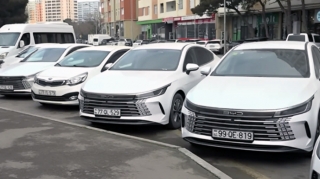 Taksi parkı ilə avtoservis əməkdaşları arasında ərazi mübahisəsi - "Onlara görə maşın saxlaya bilmirik" - VİDEO 