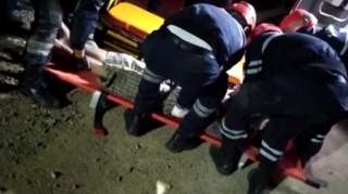 Külək evin damını uçurub, dağıntılar altından bir nəfər çıxarılıb  - VİDEO - FOTO