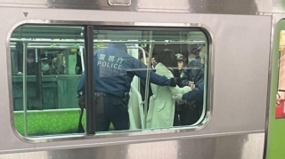 В метро мужчина совершил нападение с ножом, пострадала женщина 