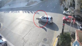В Баку автомобиль сбил водителя электросамоката  - ВИДЕО
