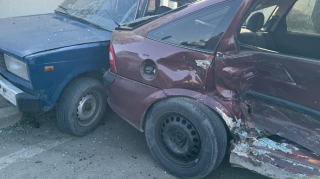 Gəncədə üç maşın toqquşdu - Xəsarət alan var - FOTOLAR 