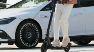 Bakıda skuterlə yolu keçən şəxsi avtomobil vurdu