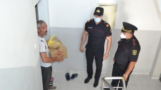Polis Xaçmazda 174 aztəminatlı ailəyə bayram sovqatları paylayıb - FOTO 