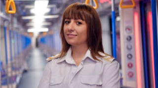 Bakı metrosunun işdən çıxarılan qadın maşinisti sükan arxasında film izləyirmiş 