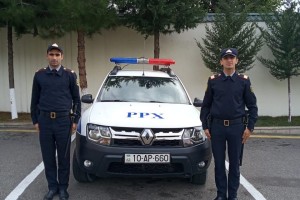 Polislər halı pisləşən sürücünün köməyinə çatdılar