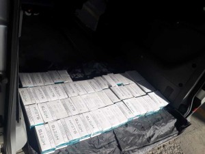 "Mercedes Benz Vito"dan qanunsuz siqaretlər aşkarlanıb - FOTO