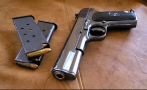 Saatlı sakininin evində silah sandığı aşkarlandı