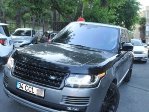 Mustafanın maşınını sevgilisi sürür - FOTO