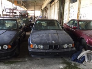 Sahibsiz qarajdan 11 ədəd yeni "BMW" tapıldı - FOTOLAR