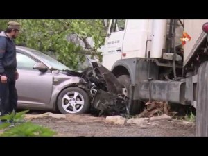 Yük maşını evə çırpıldı - VİDEO