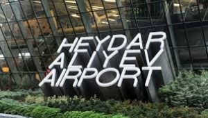 İstanbul-Bakı aviareysi ilə gələn şəxsdən soyuq silah götürüb