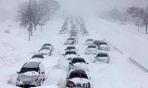 Güclü qar yağdı: şəhərdə ictimai nəqliyyatın hərəkəti iflic olub - 1 ölü, 3 yaralı