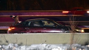 Yol kənarında avtomobil aşkarlandı: içərisindən güllələnmiş 3 yaralı tapıldı - FOTO