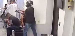 Kriminal avtoritetin güllələnmə anı - VİDEO 16+