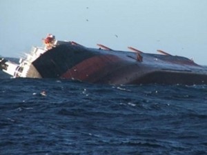Viktoriyada gəmi batdı: 10 nəfər öldü - Gəmidə kralın qardaşı və müğənnilər də olub