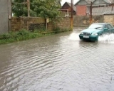 Avtomobil yolu su altında qaldı - Azərbaycanda