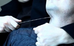 43 yaşlı kişi boğazından bıçaqlanıb - Buzovnada