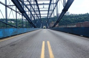 İki nəfər körpüdən yıxıldı: biri ölüb - Şəmkirdə