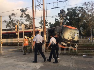 Qatar avtobusla toqquşdu: azı 30 yaralı - FOTO