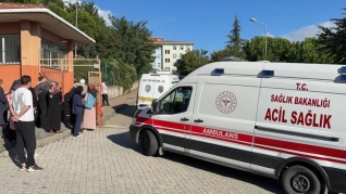 İstanbulda DƏHŞƏT:  15 yaşlı məktəbli qız şagirdləri bıçaqladı - FOTOLAR 
