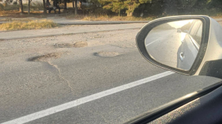 Sumqayıtın mərkəzi küçəsində vəziyyət; yolda çuxurlar var, amma xətləmə işi görülüb - FOTO 