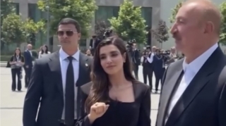 Şuşa Media Forumunda Prezidentin yanında diqqətçəkən xanım kimdir? - FOTOLAR 