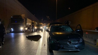Bakıda avtomobil piyadanı vurub öldürdü; meyit yolun ortasında qaldı -  VİDEO 