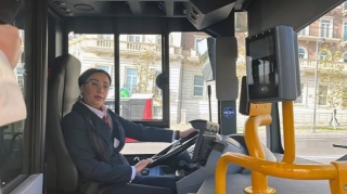 Две женщины приступили к работе водителями автобусов на маршрутах 140 и 141 Е 