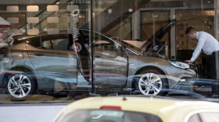 Avropada avtomobil satışı ilin əvvəlindən bəri 30%-dən çox azalıb