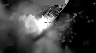 ABŞ daha bir gəmini vurdu - Ölənlər var - VİDEO