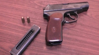 Həbsdə olan şəxsin evindən tapança götürülüb 