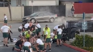 Sürücü avtomobili kursantların üzərinə sürdü: Onlarla yaralı var - VİDEO 